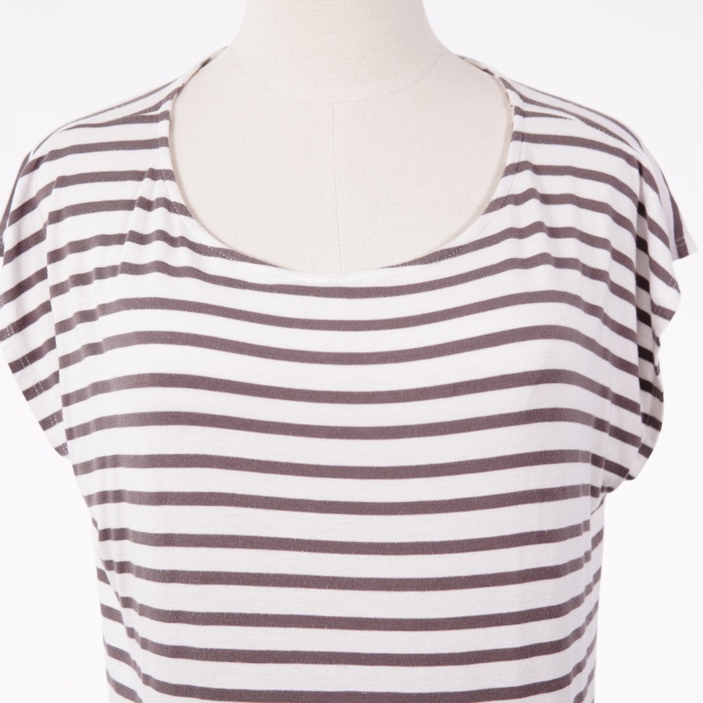Green Envelope Women's Large Gray White Striped Short Sleeve Scoop Neck T-Shirt